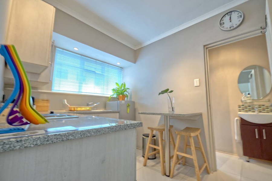 To Let 1 Bedroom Property for Rent in Sea Point Western Cape